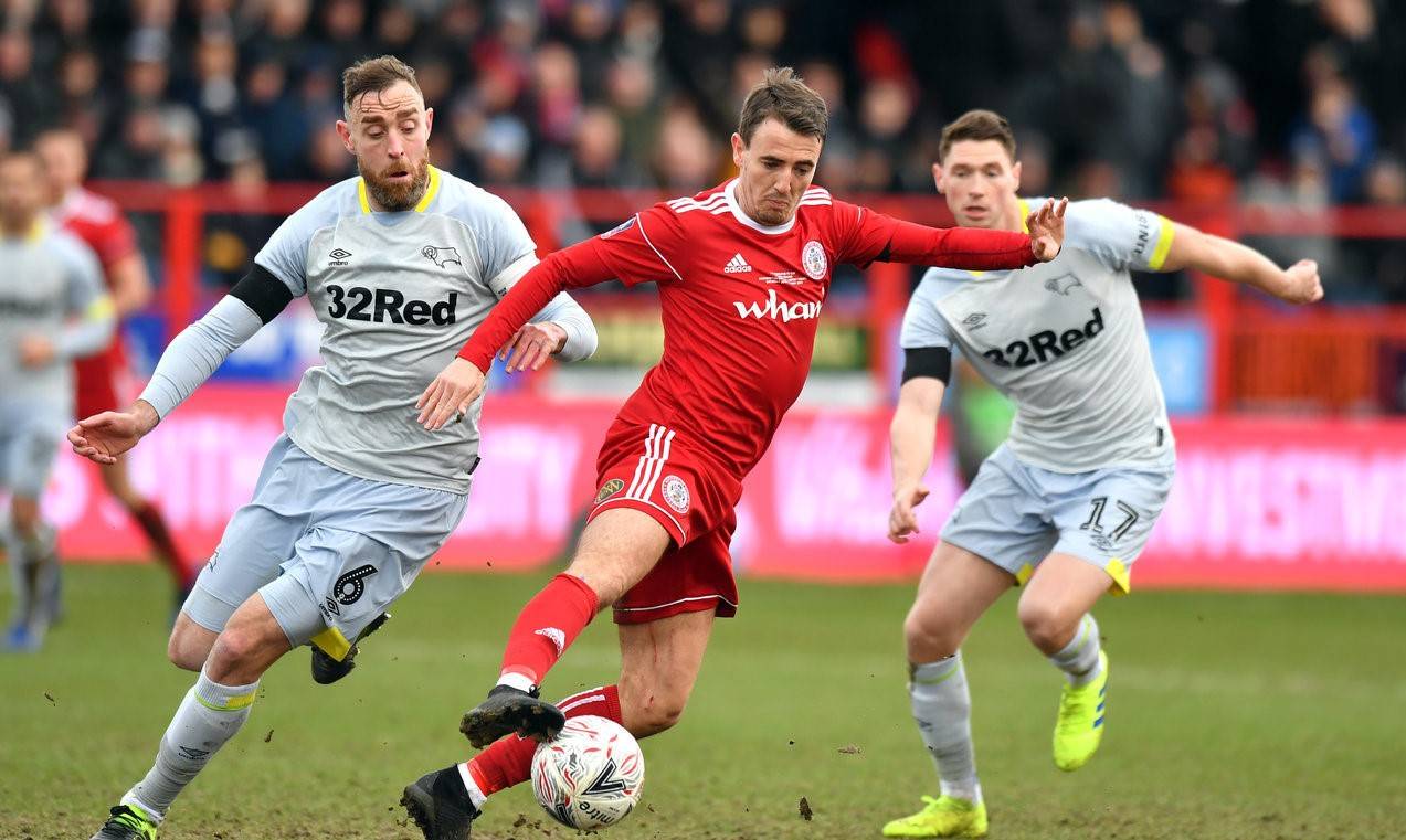 bet365赛事集团-博尔顿客场小胜，雄鹿稳居积分榜榜首的简单介绍